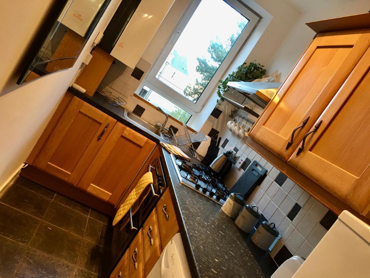Cosy 2 Bedroom Central Apartment - Free Parking, Free Wifi Aberdeen Exteriör bild