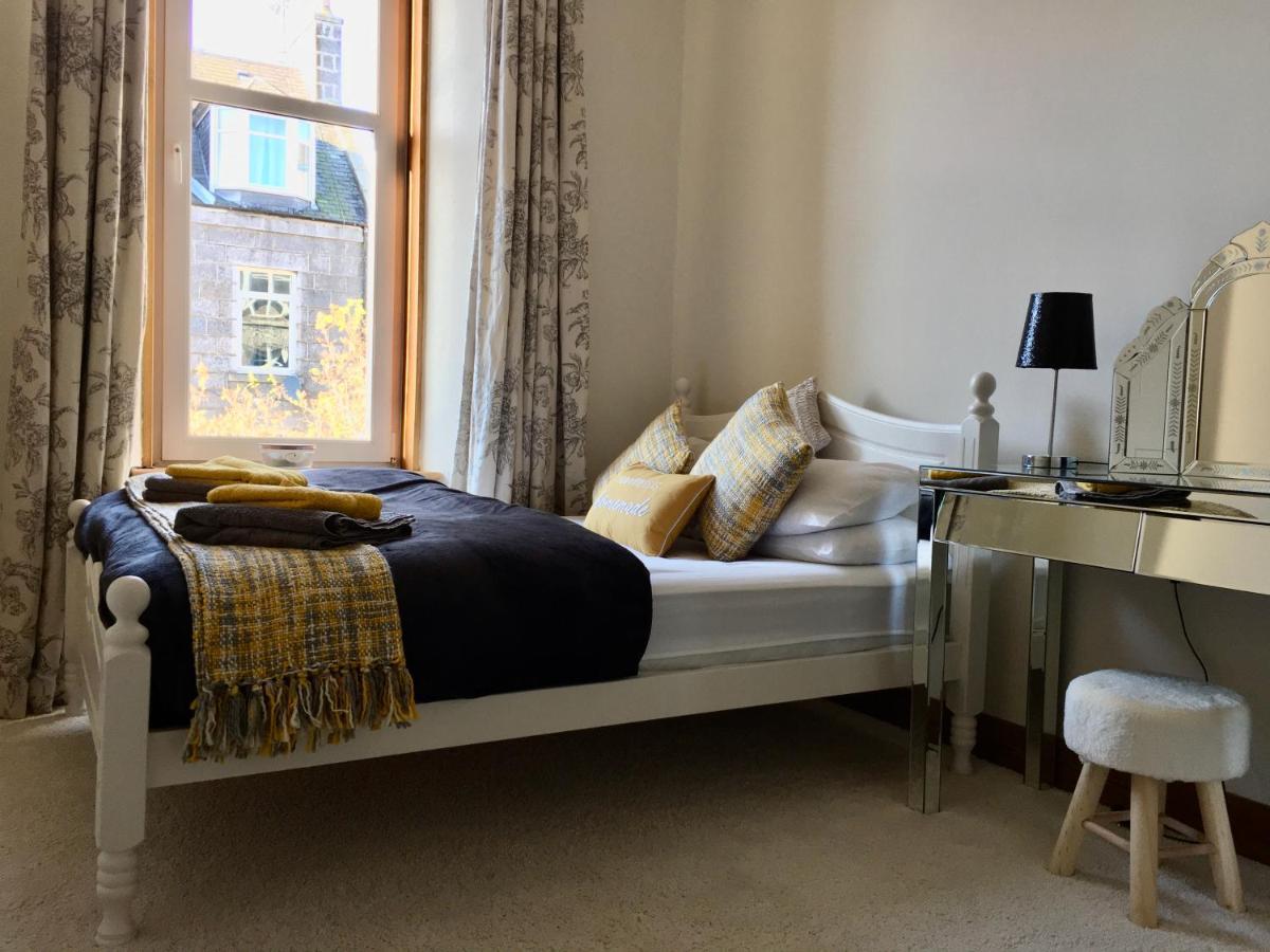 Cosy 2 Bedroom Central Apartment - Free Parking, Free Wifi Aberdeen Exteriör bild