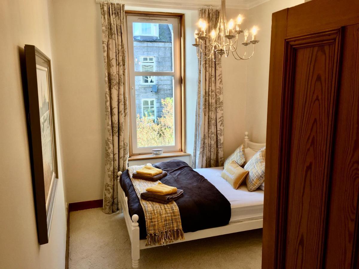 Cosy 2 Bedroom Central Apartment - Free Parking, Free Wifi Aberdeen Exteriör bild