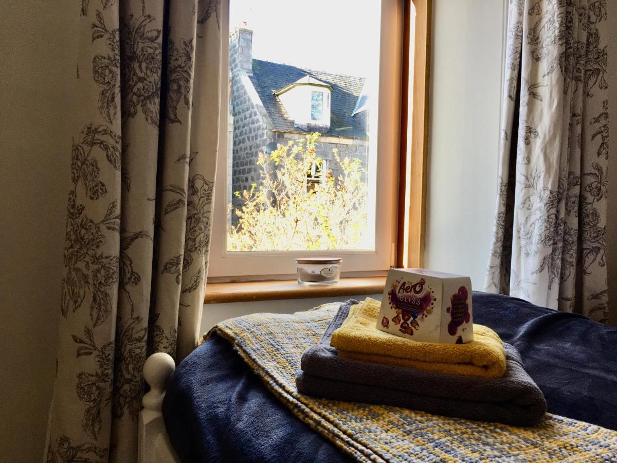 Cosy 2 Bedroom Central Apartment - Free Parking, Free Wifi Aberdeen Exteriör bild