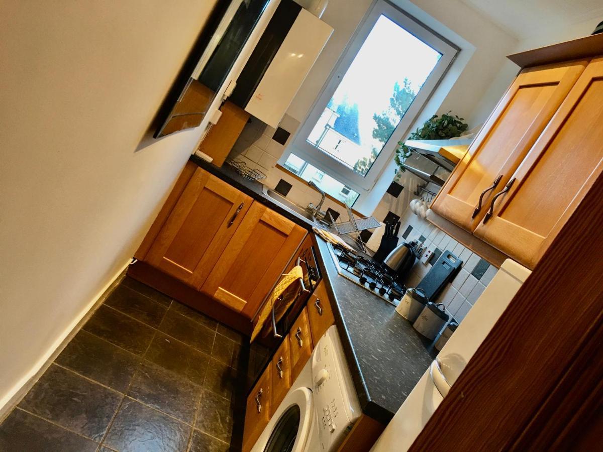 Cosy 2 Bedroom Central Apartment - Free Parking, Free Wifi Aberdeen Exteriör bild