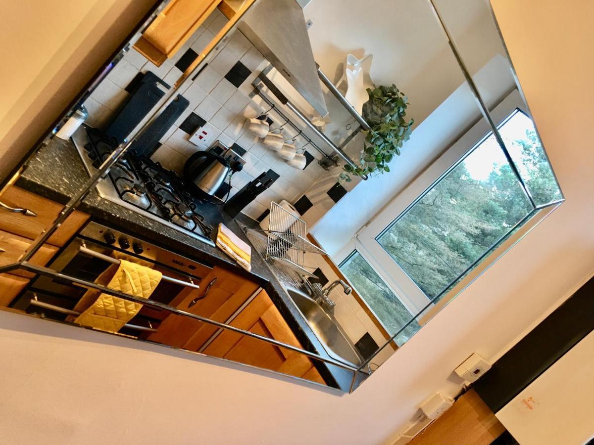 Cosy 2 Bedroom Central Apartment - Free Parking, Free Wifi Aberdeen Exteriör bild