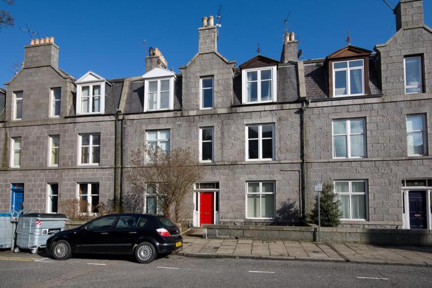 Cosy 2 Bedroom Central Apartment - Free Parking, Free Wifi Aberdeen Exteriör bild